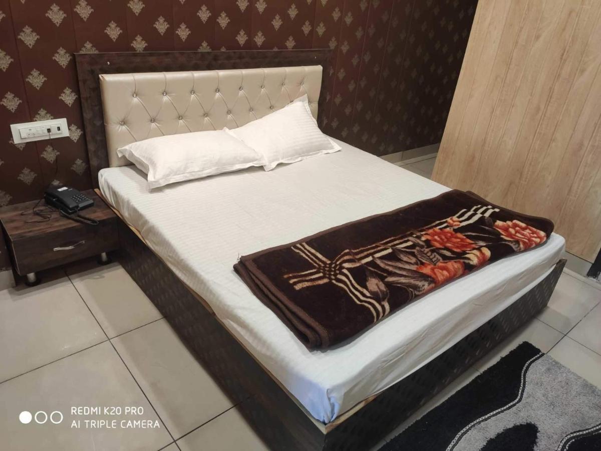 Hotel 7 Deep Ludhiana Buitenkant foto